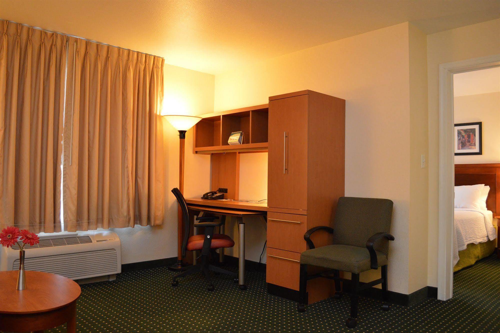 Towneplace Suites סטפורד מראה חיצוני תמונה